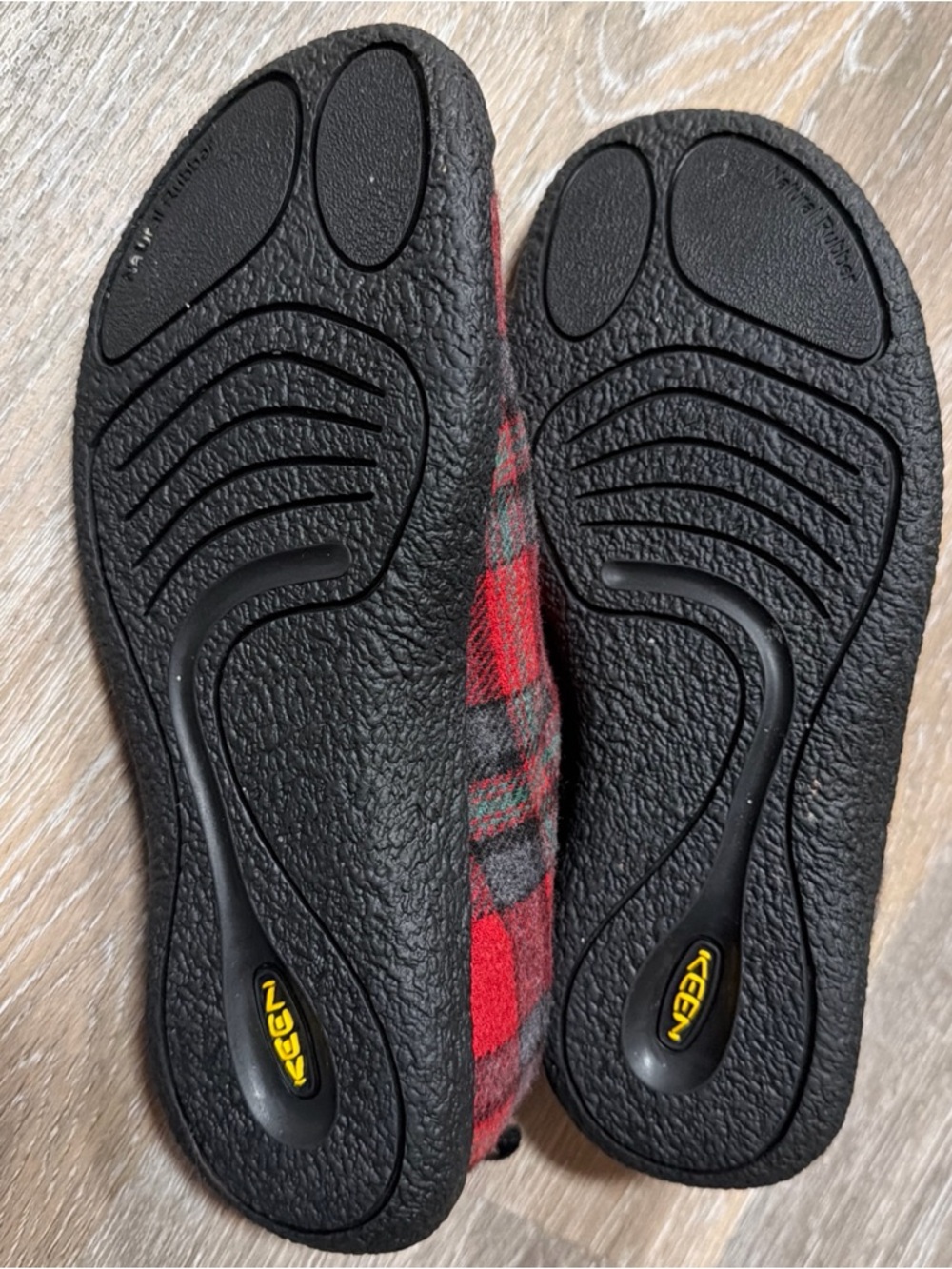 Keen Howser Slip-On Red Plaid Wrap Toe Shoes Slipper Womens Size 8 - Picture 9 of 9